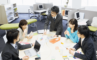 STEP 02：税理士の選定と面談の設定